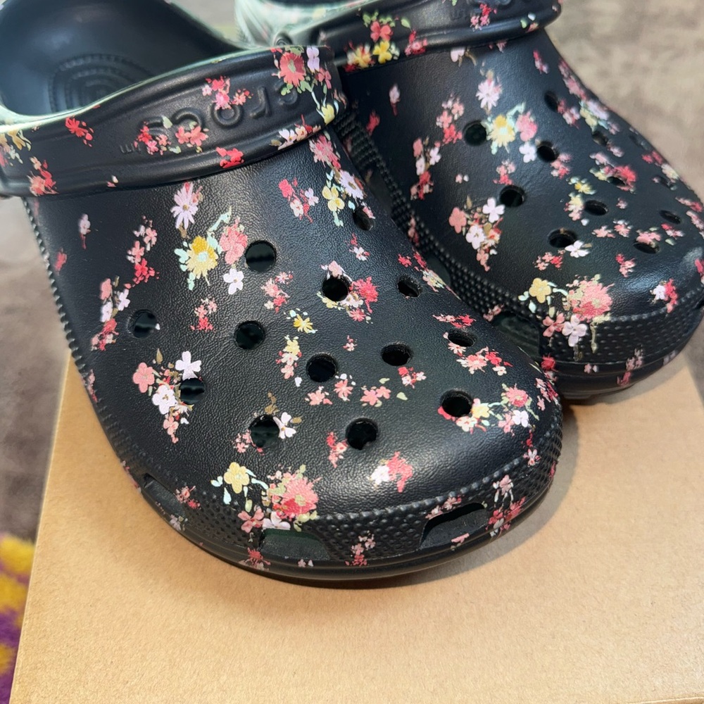Crocs Women's Floral Clogs - Black and Pink